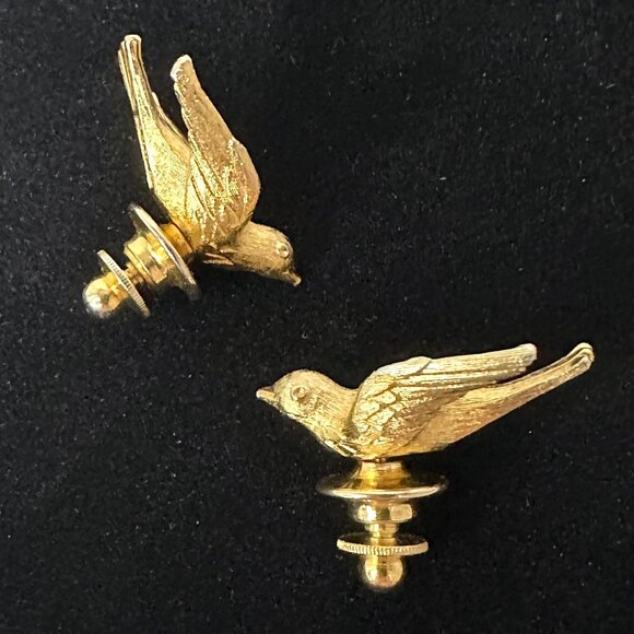 Vintage Gold Tone VTG Flying Bird Pin Hat Lapel by Avon 1980's - Picture 1 of 3
